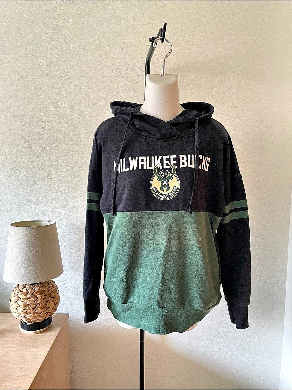 NBA Milwaukee Bucks NBA hoodie Color Block Hoodie Size Medium